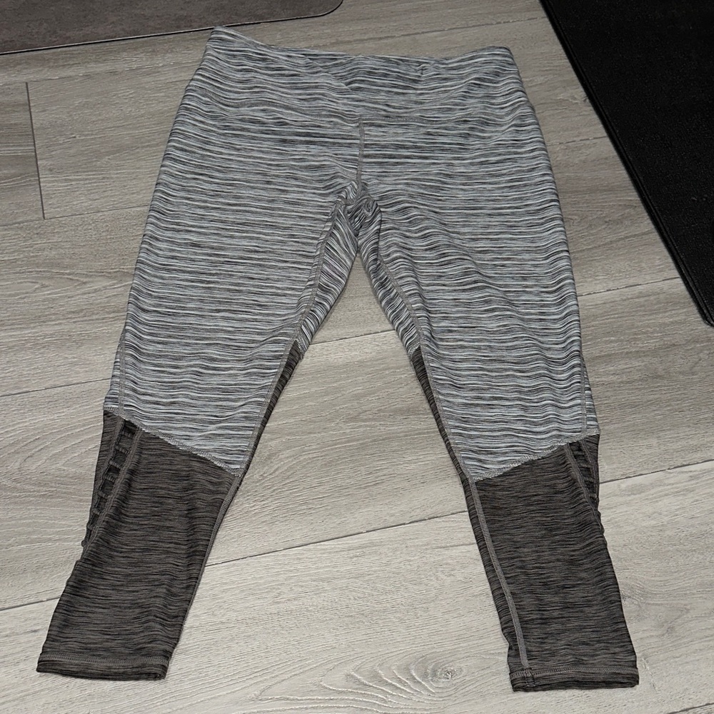 Prana women’s 7/8 Legging in two tone grey size XL